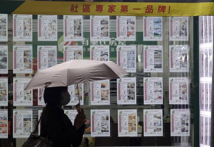 台北居大不易，沒想到租個房子也很難，很多房客都碰過房東要求白紙黑字寫明不入戶籍、不報稅。 報系資料照