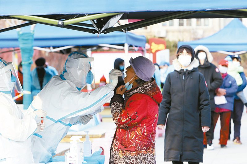 中國天津市發生COVID-19變異株Omicron本土疫情，專家坦言，病毒已經在天津市散播一段時間了，目前疫情溯源是「非常不清晰」。美聯社