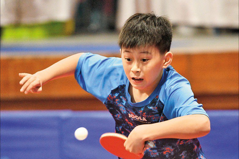 郭冠宏打破江宏傑、林昀儒等人的紀錄，以13歲之姿，成為最年輕的成人桌球國手。 桌協提供