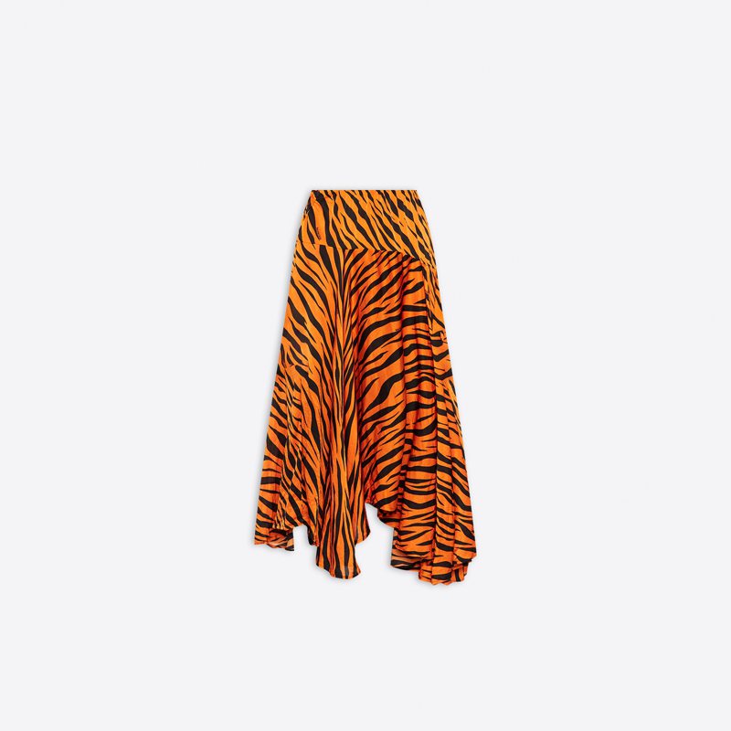 虎紋圍巾，16,000元。圖／BALENCIAGA提供