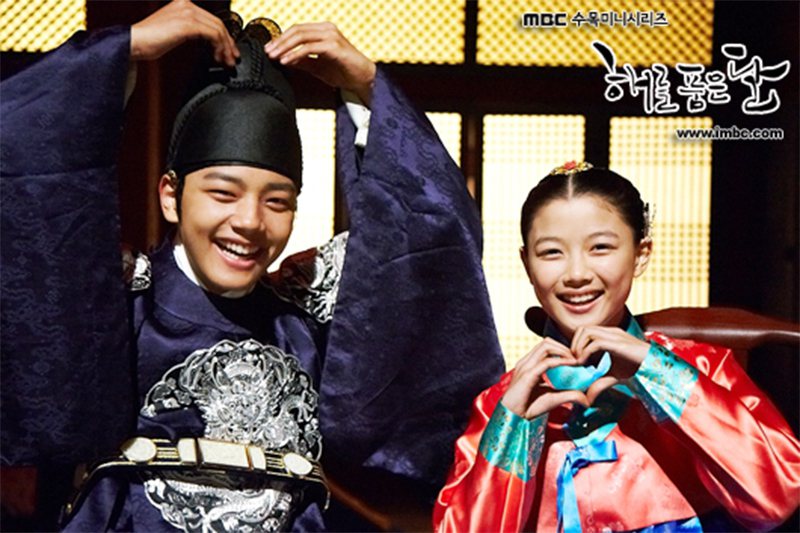 2012年韓劇《擁抱太陽的月亮》中作為主演的童星演員呂珍九、金裕貞，都是大家所熟...