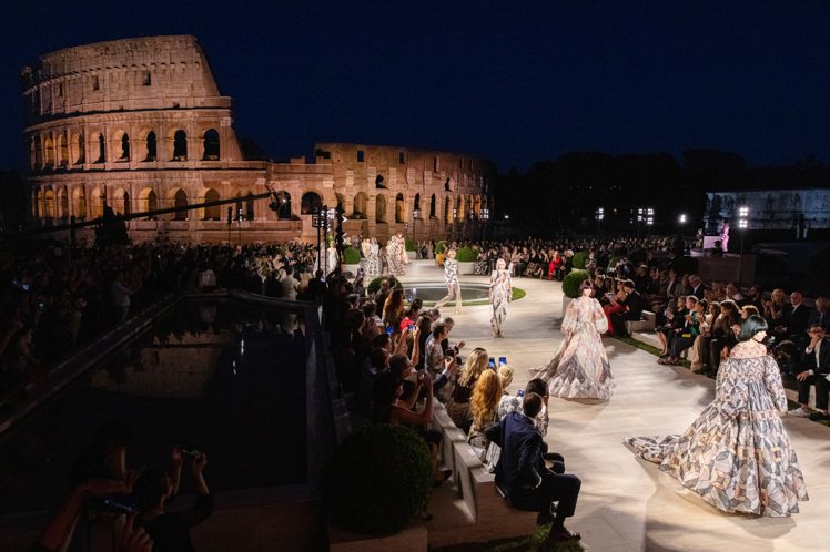 由FENDI贊助修復的羅馬競技場考古公園，也在日前宣佈正式完工。圖／FENDI提...