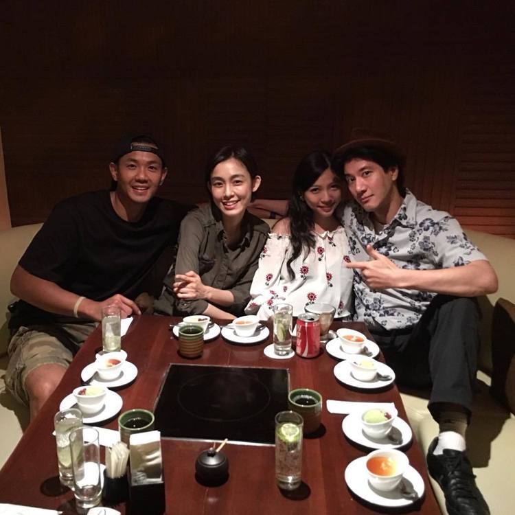 王力宏(右起)跟老婆李靚蕾和范瑋琪、陳建州曾一起聚會。圖／摘自IG