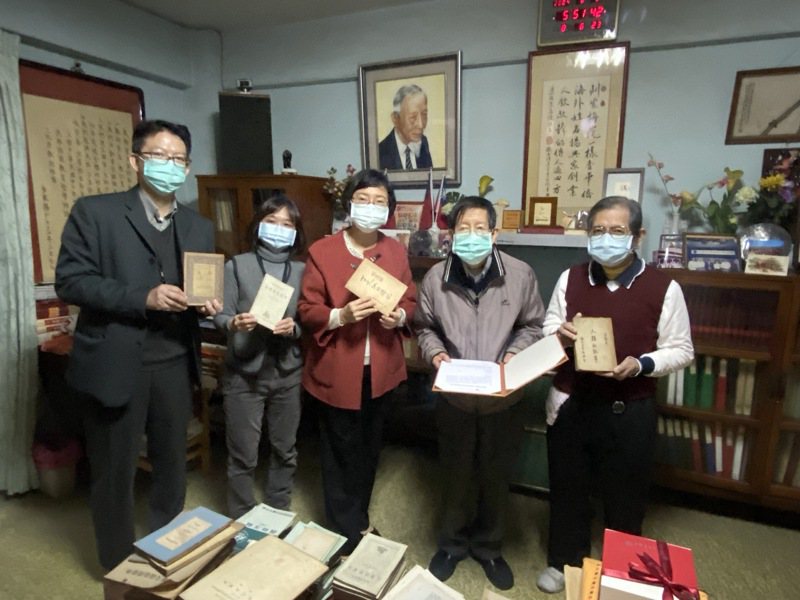 梁庚堯教授家人共同捐贈家傳藏書與手稿。圖／國家圖書館提供
