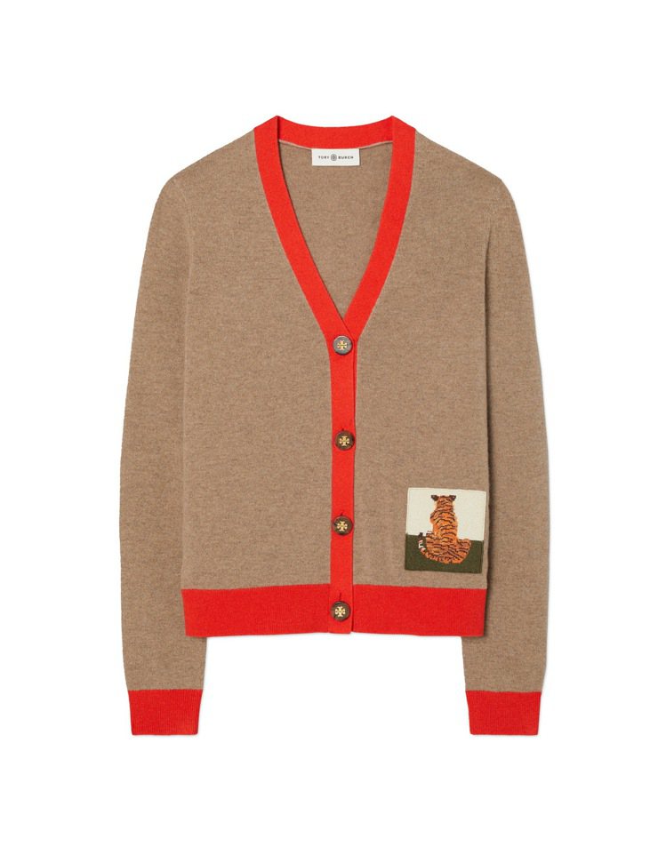 虎年限定系列緄紅邊的奶茶色喀什米爾羊毛開襟衫，23,900元。圖／Tory Burch提供