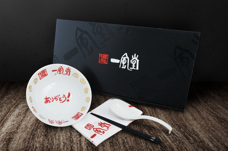 開幕當天第1名顧客入，可獲得日本直送的「一風堂原裝拉麵碗餐具組」。圖／一風堂提供