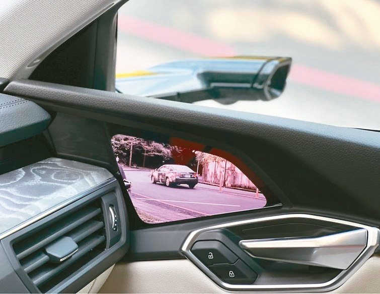 傳統的照後鏡在Audi e-tron上，已經變攝影機，並移至駕駛艙。圖／陳志光