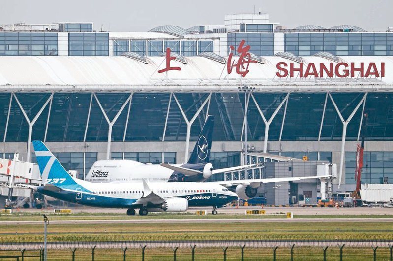 受境外輸入關聯疫情影響，上海市本土疫情重燃。圖為浦東機場。（中新社）