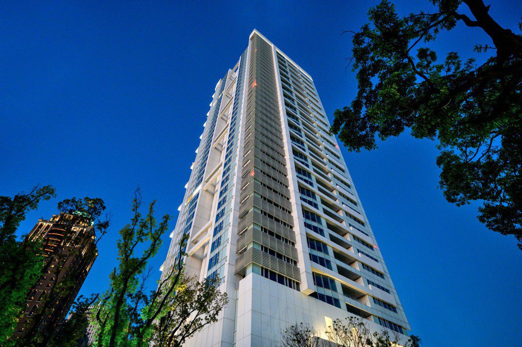 新朗日匯-台中七期豪宅地標，也是新朗集團在台中投資的指標性建築。 業者／提供