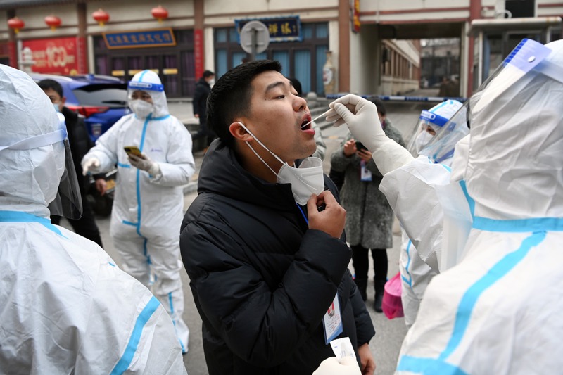 西安此次疫情，凸顯在大規模「封控」防疫體制下，生活困難的狀況。新華社