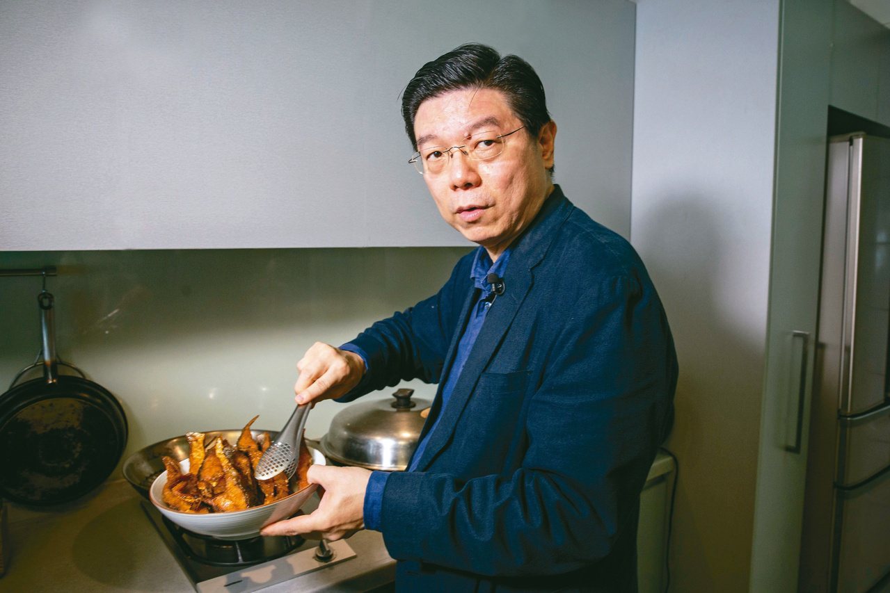 對裴偉來說，做菜是技藝，也是記憶。圖／精鏡傳媒提供