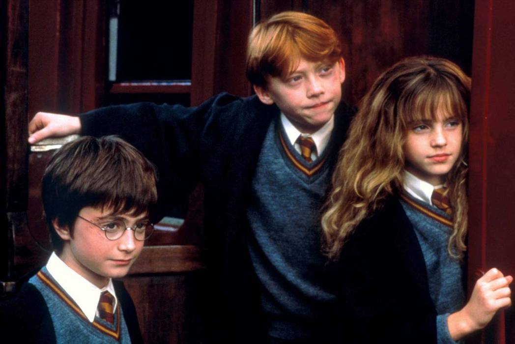 丹尼尔雷德克里夫(左起)、鲁伯葛林特、艾玛华森演出“哈利波特”首集时都还是小童星...