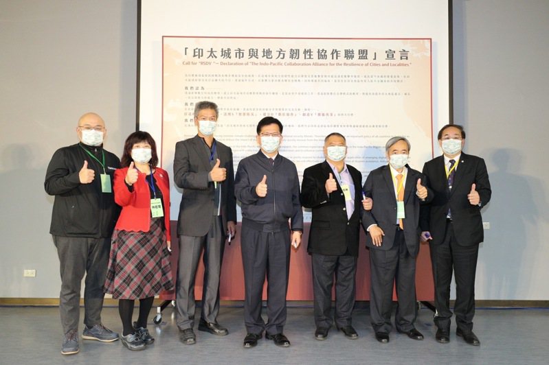 台灣消防發展與交流協會今成立並串連5大協會代表共同簽署「印太城市與地方韌性合作聯盟」宣言。圖／台灣消防發展與交流協會提供