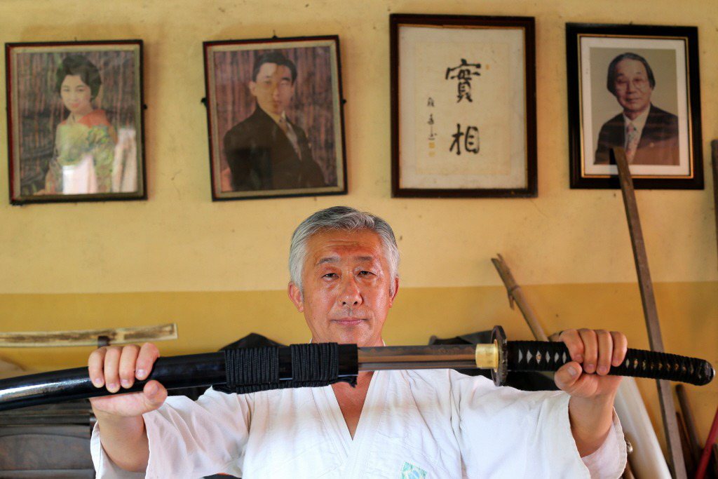 為了保存日本刀與古法技術，日本政府訂定《美術刀劍類製作承認規則》，讓日本刀從武器轉變為美術品。 圖／路透社