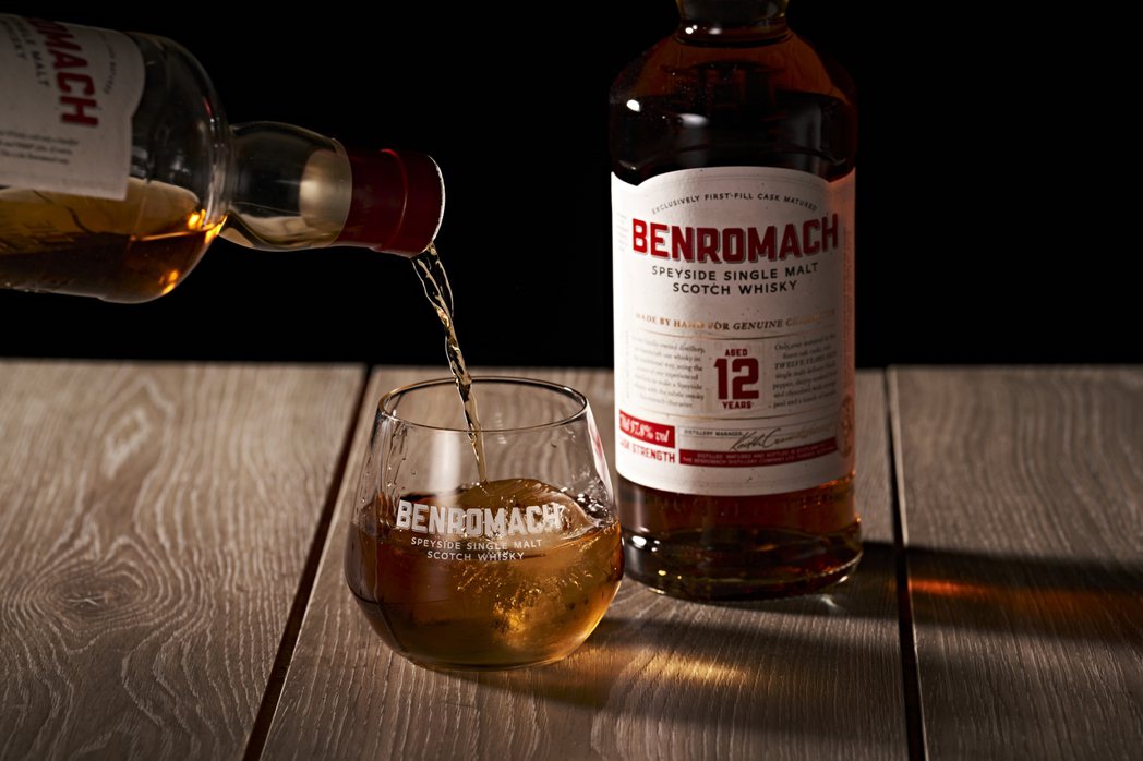 凡購買百樂門Benromach系列威士忌2瓶，即可獲贈球型製冰器及威士忌杯的「雙...