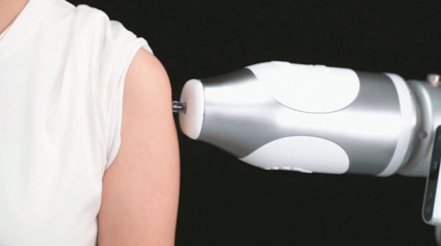 上海同濟大學研發團隊，發布了一款全自動無針頭疫苗注射機器人，命名為「后羿」。（網路照片）