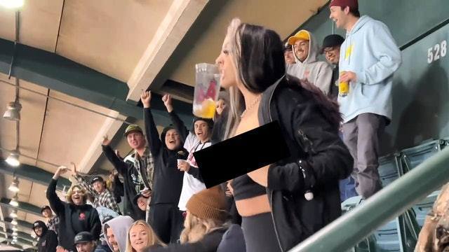 網上流傳短片，可見女子在比賽期間拉低上衣露出胸部，旁邊有觀眾歡呼。（twitter「@keatonharrisbmx」短片截圖）