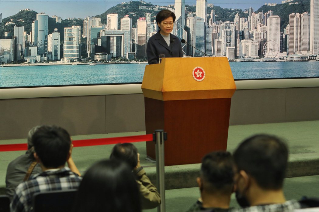1月18日，香港特首林鄭月娥出席行政會議前會見傳媒時表示，將爭取部分援助金在農曆...