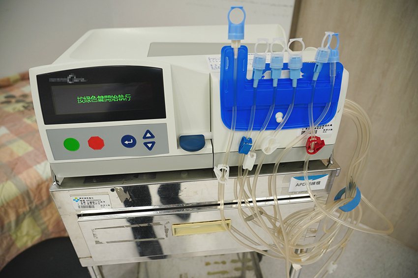 新式全自動腹膜透析機。 聯新國際醫院/提供