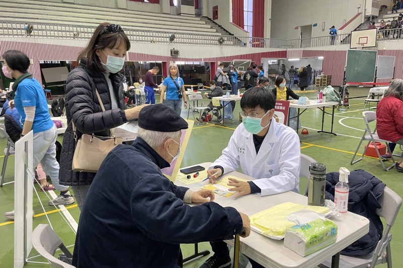台南市民眾多施打莫德納疫苗，因數量將用盡，衛生局建議可選用BNT。圖／台南衛生局提供