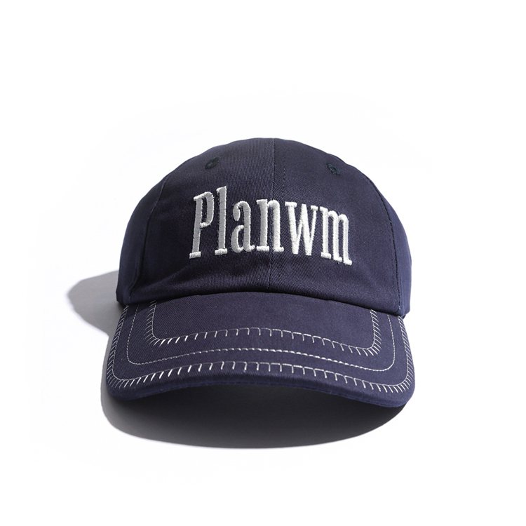 PLANWN聯名系列棒球帽1,600元。圖／plain-me提供