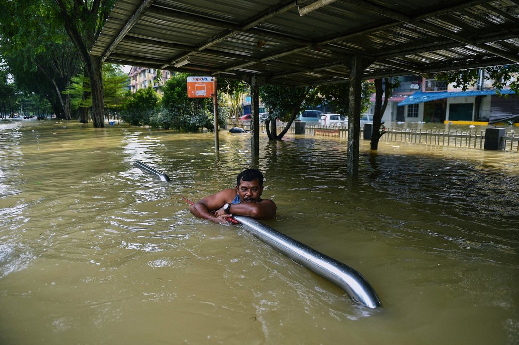 馬來西亞氣象局發言人宣稱他們在一星期前就已經發出「低氣壓系統移動將帶來豪雨和水災...