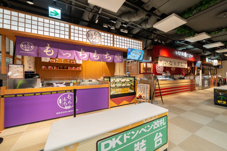 「DON DON DONKI忠孝新生店」首度加入4種美食專櫃攤位。圖／DON D...