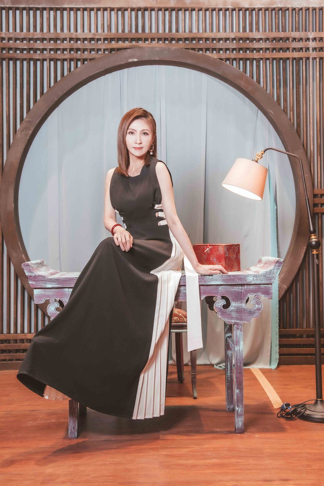 48歲的美魔女楊惠絜近來推出新歌「憨腮腮」。圖／音圓唱片提供