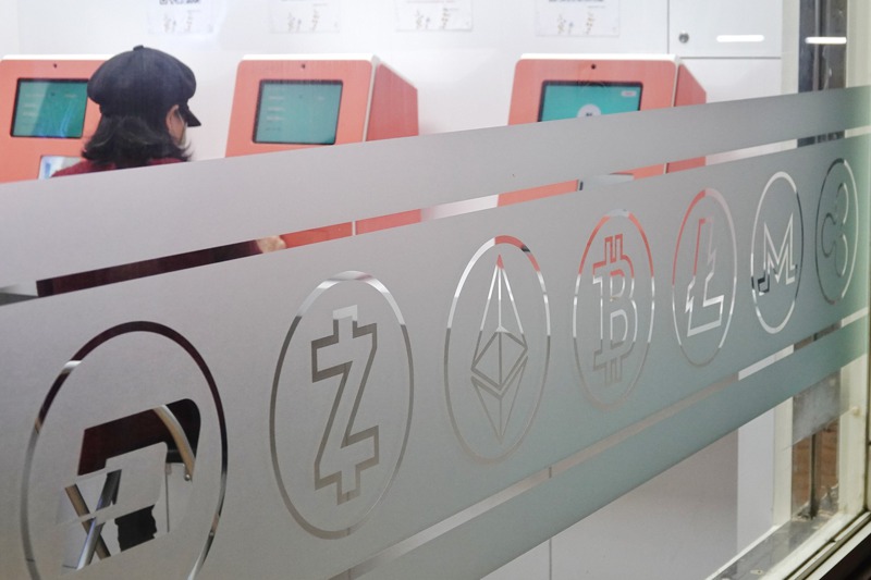 台灣北、中、南都出現好幾台可買比特幣的機器，讓對虛擬貨幣交易有興趣的50歲左右「橘世代」有機會在實體機器上買進虛擬貨幣。記者林伯東／攝影