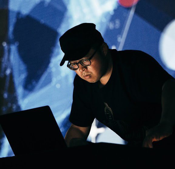 王新仁（阿亂）是台灣音像藝術、演算藝術的創作先鋒，是台北數位藝術節兩次首獎的得主...