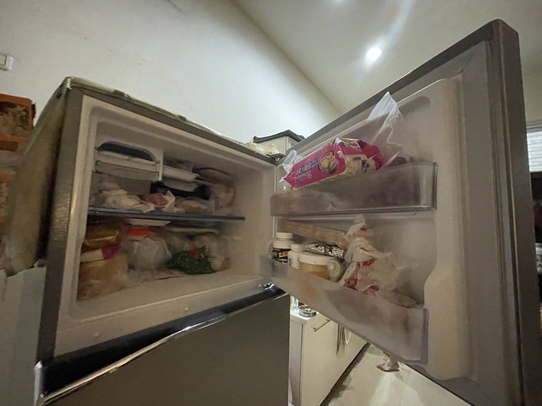 營養師提醒，冰箱冷凍庫別塞滿風口，避免影響保冷功能。記者王昭月／攝影