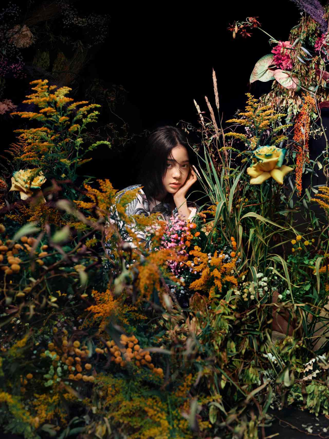 歐陽娜娜推出首張流行專輯「NANA 藏」，以花為主題。圖／索尼音樂提供