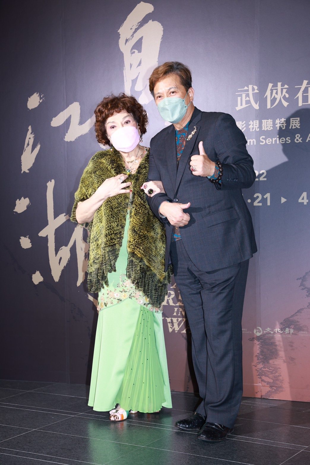 周遊(左)、李朝永拍紅「神鵰俠侶」，對台灣武俠影劇貢獻極大。記者王聰賢／攝影