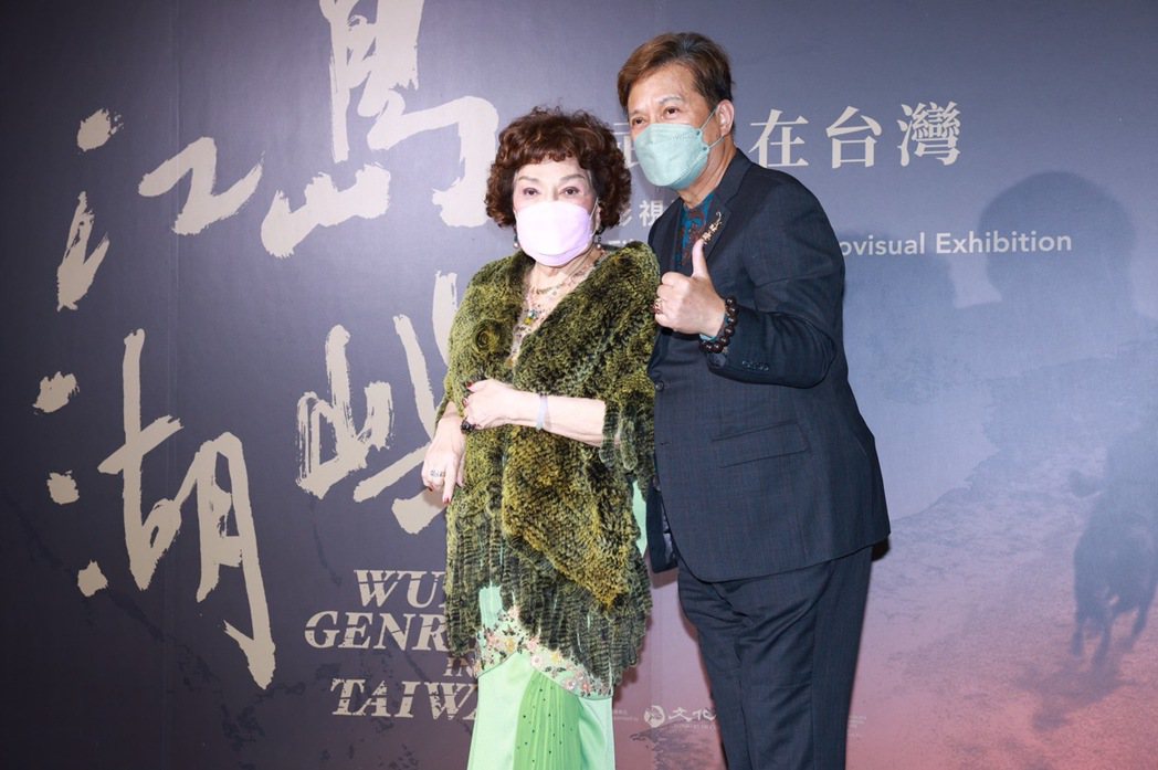 周遊(左)、李朝永拍紅「神鵰俠侶」，對台灣武俠影劇貢獻極大。記者王聰賢／攝影