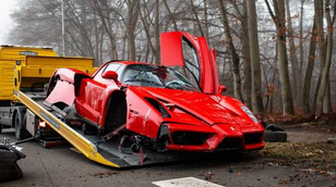 技師道路試車失控自撞　Ferrari超稀有億元Enzo限量超跑毀損！