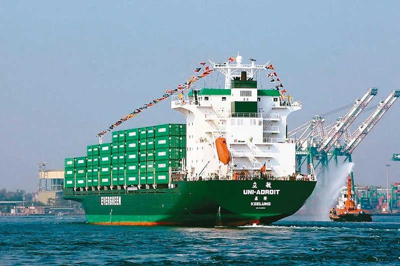 上海出口集裝箱運價指數公布，圖為長榮貨櫃輪。
（本報系資料庫）
