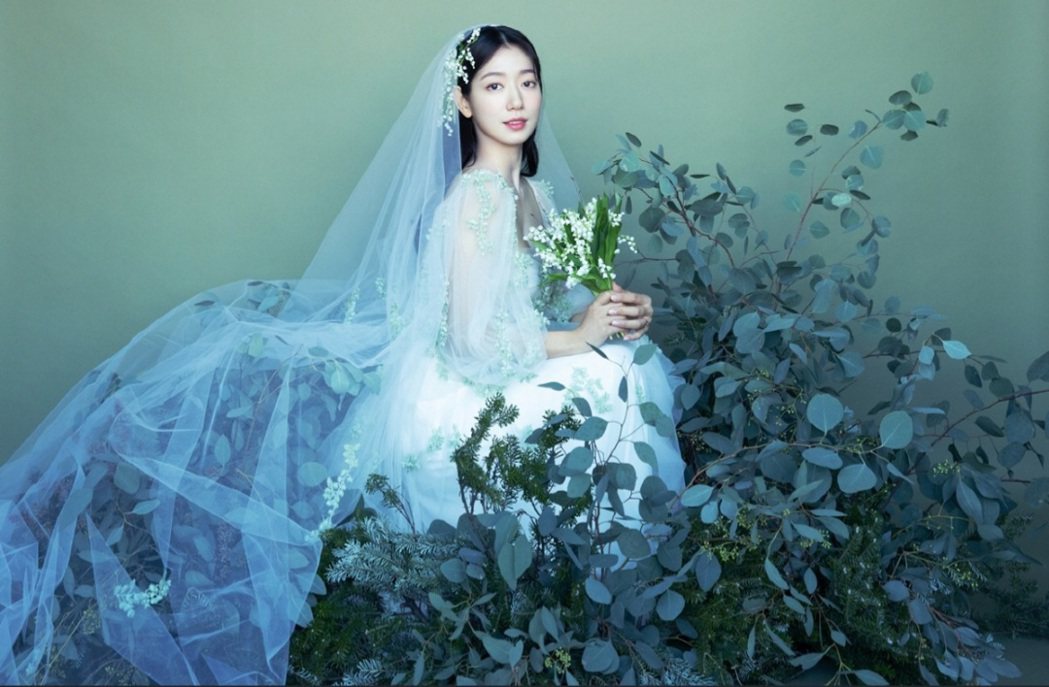 朴信惠透過婚紗照分享喜悅。圖／摘自朝鮮體育