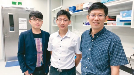 新析生技執行長廖仲麒（右起）、技術副總陳一德及化學專家張至為。新析生技／提供