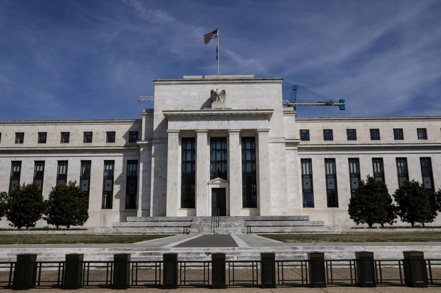 美國聯準會（Fed）本周將舉行決策會議，投資人最關注的問題當屬Fed將在何時及多大程度上收緊政策，以因應目前位於40年高點的通膨。   圖／路透
