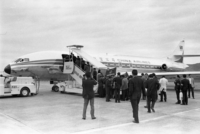 1971年1月23日，中華航空公司在台北—高雄航線上，啟用全噴射式卡拉維爾客機加入營運。圖／聯合報系資料照片