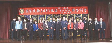 副總統賴清德（前排左九）與各分區社長合影。
國際扶輪／提供