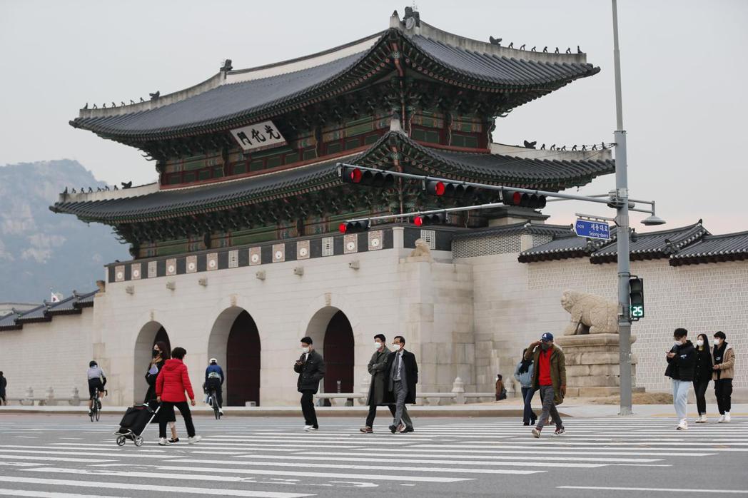 圖為位在南韓首爾市鐘路區的光化門，為著名觀光景點。 圖／新華社
