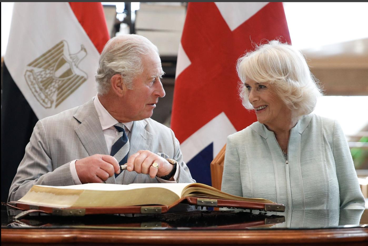 查爾斯（左）對卡蜜拉深情不移，想盡辦法要讓她當上英國王后。（路透資料照片）