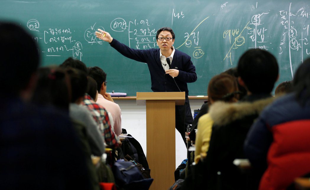 最新調查指南韓高低所得家庭子女課輔費差距高達8倍。路透