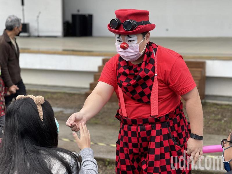 主辦單位邀請2018世界小丑冠軍演出小丑靜思劇。記者劉柏均／攝影