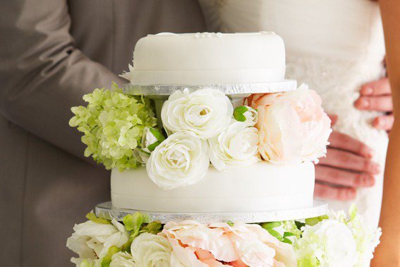 女因丈夫忽視她的請求「壓頭按進蛋糕」 婚後隔天就決定離婚。圖／取自：ingimage（示意圖，非當事人）