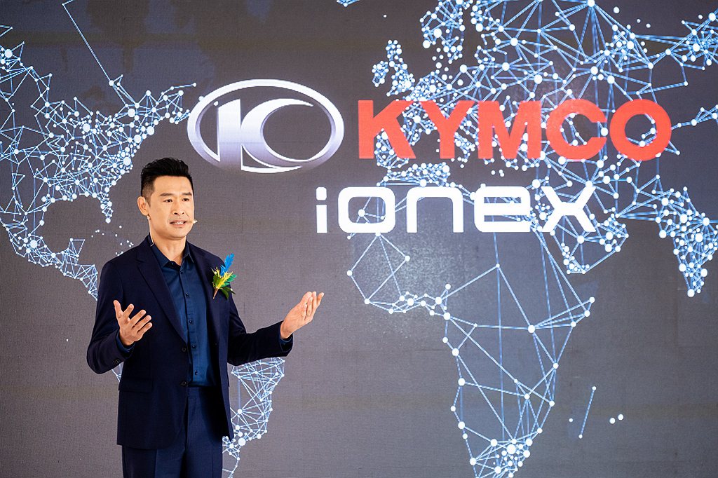 KYMCO今年將拓展Ionex充電車型的銷售與專賣店建置，採充、換電並行來達到「...