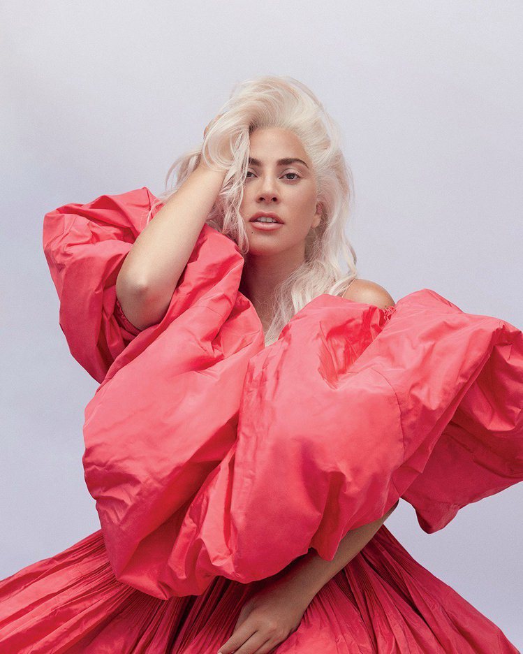 Lady Gaga代言VALENTINO香水形象廣告。圖／摘自VALENTINO...