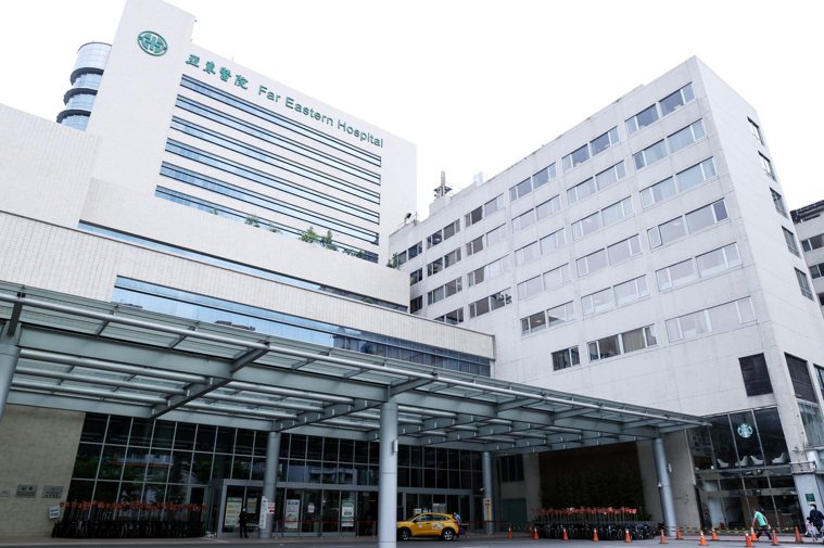 亞東醫院昨晚傳出有病患確診，連陪病的家人也染疫。本報系資料照