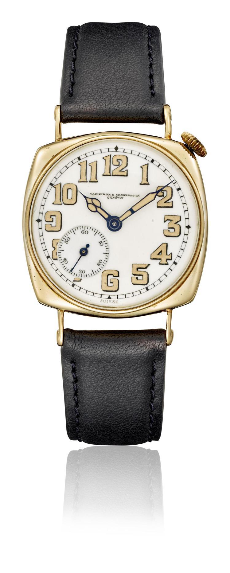 一只本次產出的1919年Ref.12131骨董時計，位於一點鐘與兩點鐘方向的表冠...